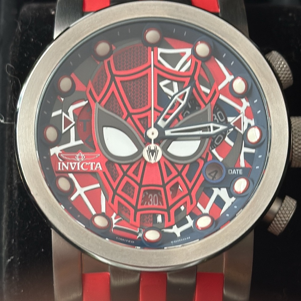 Invicta Spider-Man Limited Edition 0135/3000 Chrono Watch - Picture 13 of 16